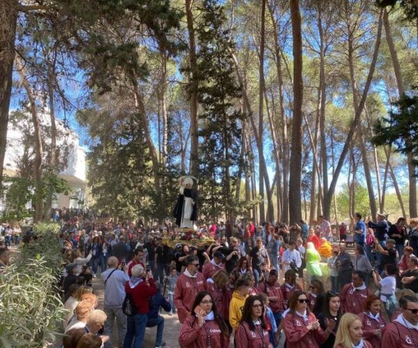 Miles de personas celebran la festividad de Sant Vicent en Llíria